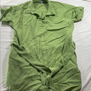 Women’s Relaxed Button-Front Tunic in Light Green